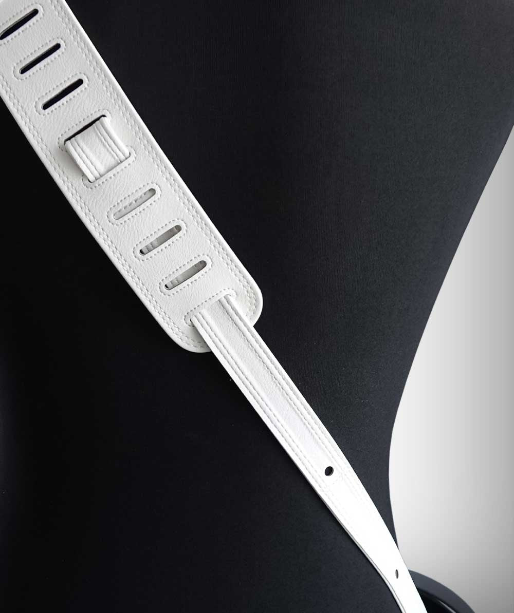 DER W Signature Gitarrengurt geprägt (weiß)