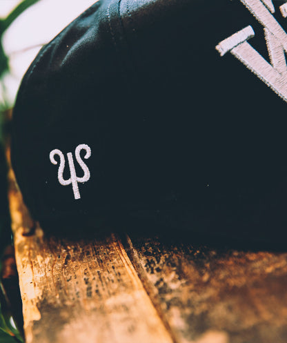 "V" Trucker Cap silber